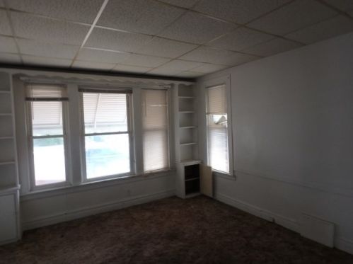 8440 Jeffery Blvd, Chicago, IL 60617-2264