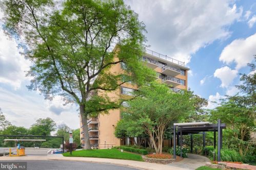 2030 Adams St, Arlington VA  22201-3749 exterior