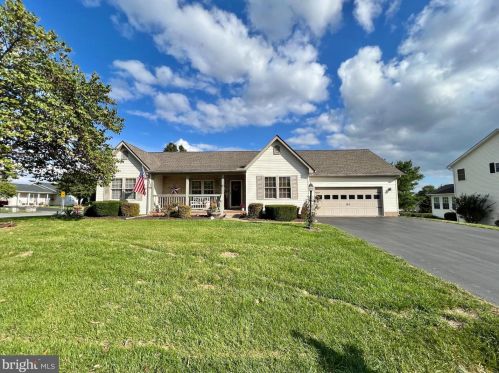 11 Wisteria Ct, Falling Waters, WV 25419-4095
