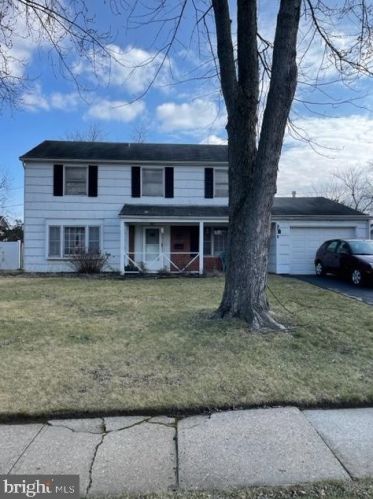 8 Mariner Ln, Willingboro, NJ 08046-2815