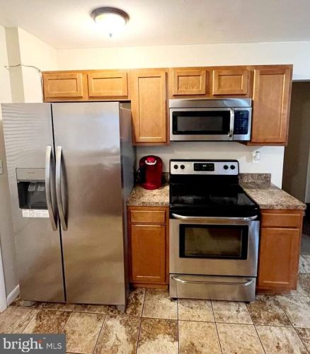 21 Boxwood Ln, Willingboro, NJ 08046-1618