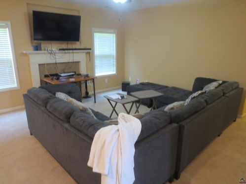 114 Flowing Meadows Dr, Kathleen, GA 31047-2735