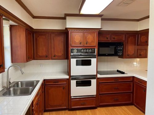 4146 Meadowbank Dr, Taylor Lake Village TX  77586-4126 exterior