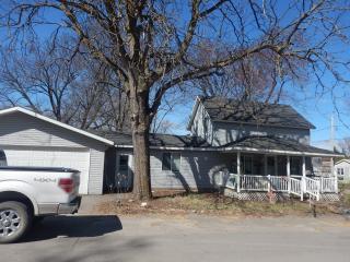 604 Hamilton St, Waterville, MN 56096-1526
