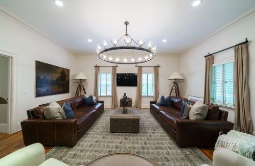 1574 Cave Rd, Atlanta GA  30327-3120 exterior