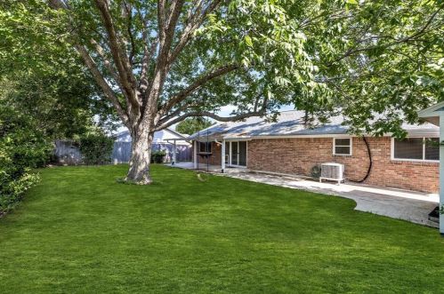 2110 Bordeaux Dr, Carrollton TX 75007-5501 exterior