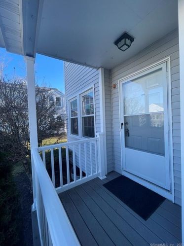 7 Greenview Ln, Milford, CT 06461-2363