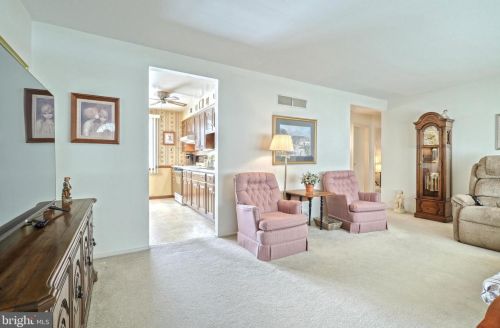1121 Burgard St, York, PA 17404-2320