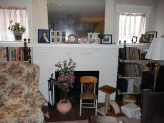 314 John St, Champaign, IL 61820-5695