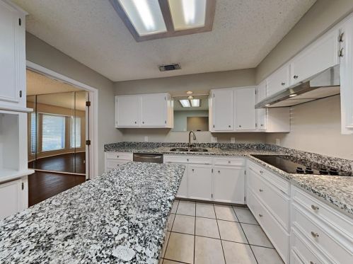 4919 Ledgestone Dr, Fort Worth TX  76132-2014 exterior