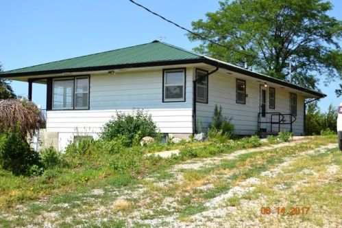 1663 P Rd, Sterling, NE 68324-8813