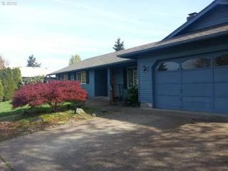 811 Olympic St, Springfield, OR 97477-2772