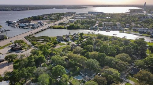 2021 Willowwisp, Taylor Lake Village TX  77586-3312 exterior