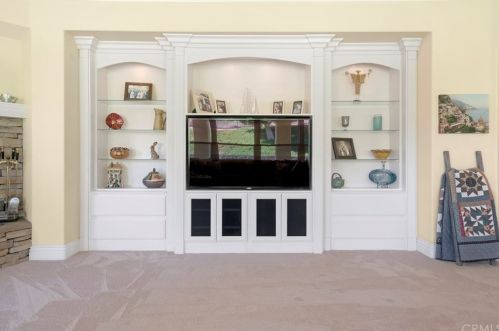 7470 Chateau Rdg Ln, Riverside CA  92506-7542 exterior