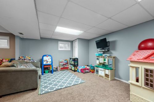 911 Cumberland Ct, Carol Stream IL  60188-9070 exterior