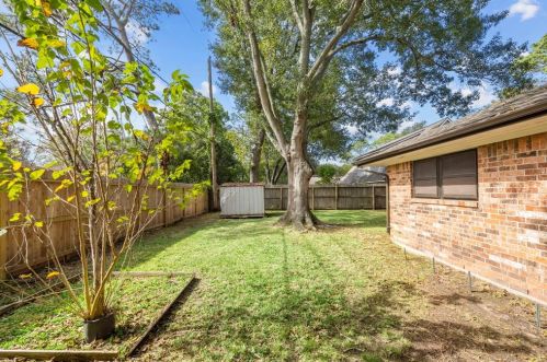 1833 Capri Ln, Taylor Lake Village TX  77586-2928 exterior