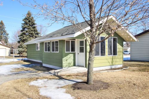 19 1st St, Melrose, MN 56352-1347