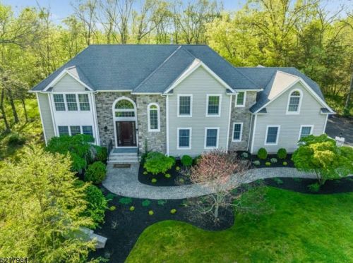 17 Oakridge Rd, Annandale, NJ 08801-3380