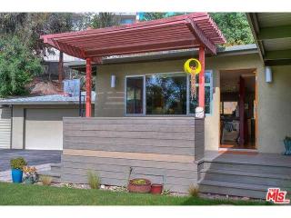 1452 Brixton Rd, Pasadena CA  91105-1323 exterior