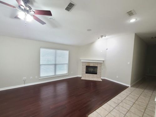 200 Sandpoint Dr, Midlothian TX  76063-5542 exterior