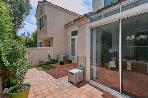 1885 Caminito De La Montana, Glendale CA  91208-3044 exterior