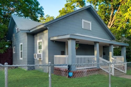 239 Brooklyn Ave, Dallas TX  75208-2813 exterior