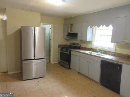 400 Robin Rd, Porterdale, GA 30016-8913