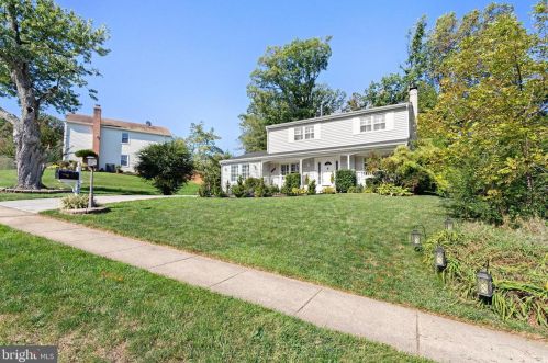 6808 Houndmaster Rd, Springfield VA  22152-2715 exterior