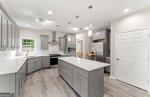 4810 Highland Lk Dr, Atlanta GA  30349-3913 exterior