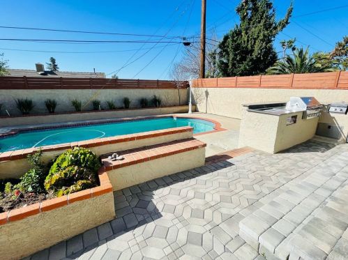 990 25 St, Upland CA 91784-1006 exterior