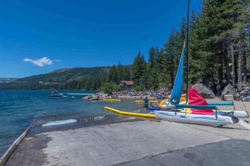 13610 Hillside Dr, Truckee CA  96161-6867 exterior