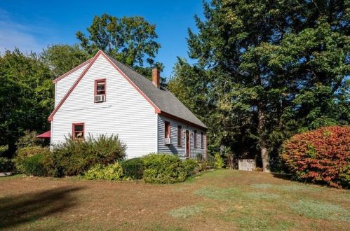 26 Rochester Ave, Rochester, NH 03867-2025