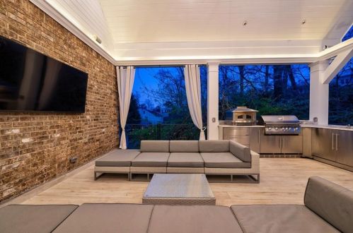 239 Beverly Rd, Atlanta GA  30309-2643 exterior