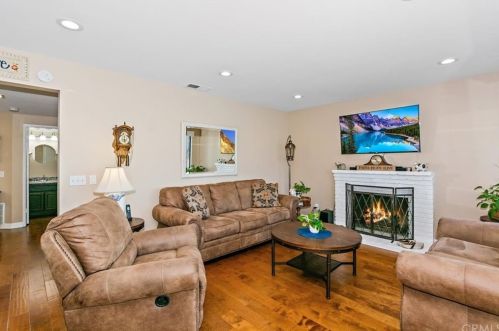 6880 Rycroft Dr, Riverside CA  92506-5317 exterior