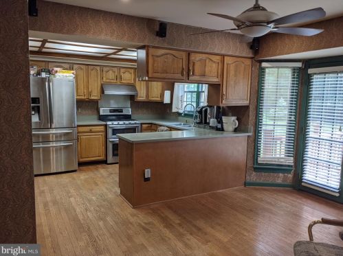 3589 Lions Field Rd, Triangle, VA 22172-2029