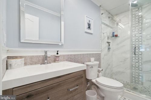 710 Lombard St, Philadelphia PA  19147-1315 exterior