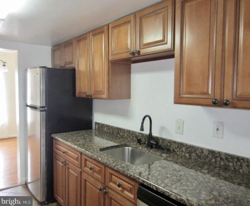 2921 Pheasant Ln, Woodbridge, VA 22191-4621