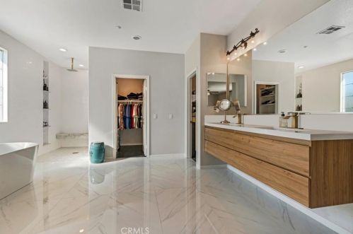 19445 Mi Casa Ct, Riverside CA  92508-6827 exterior