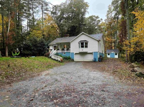 73 Holts Point Rd, Sandown, NH 03873-2522
