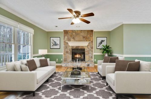 608 Farmbrook Trl, Kennesaw, GA 30144-1628