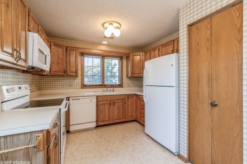 13333 Oakview Ct, Palos Heights, IL 60463-2717
