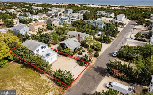 4 16th St, Barnegat Light, NJ 08006-1546