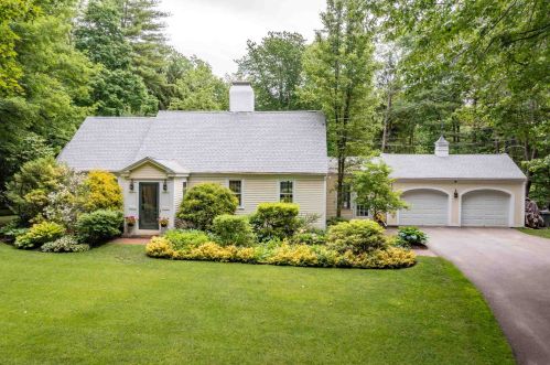 16 Depot Rd, Stratham, NH 03885-2103