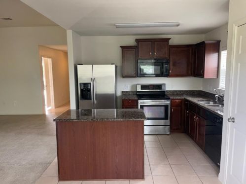 19400 Tayshas St, Webberville, TX 78653-3993
