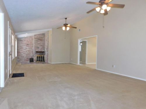 213 Hartford Dr, Conroe TX  77303-1804 exterior