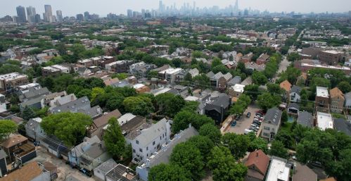 1241 Barry Ave, Chicago IL  60657-4209 exterior