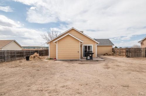 946 Palomar Dr, Pueblo CO  81007-2641 exterior