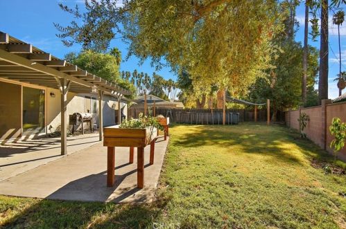 4560 Circle Lazy J Rd, Riverside CA  92501-2043 exterior