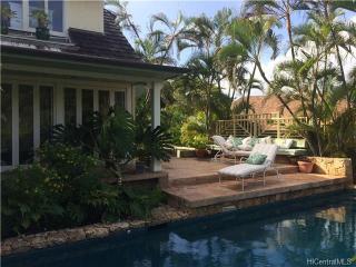 132 Royal Cir, Honolulu HI  96816-4808 exterior