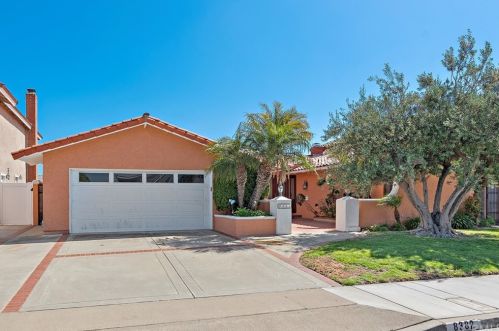 8382 Alvarado Dr, Huntington Beach, CA 92646-6107